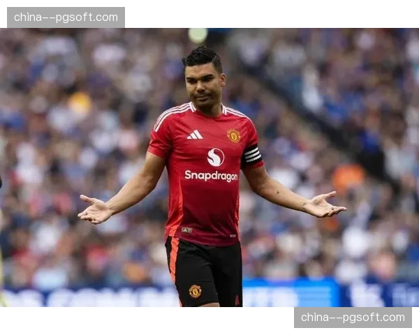 曼联被劝夏窗补强顶替卡塞米罗，经纪人风波成转会催化剂